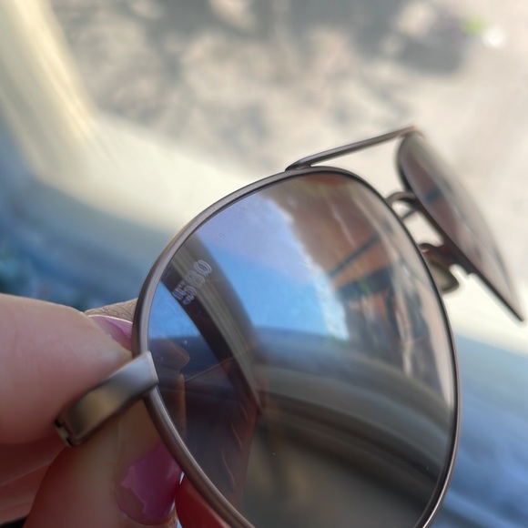 Costa Del Mar brand Women’s polarized aviator style “piper” sunglasses - Picture 7 of 7